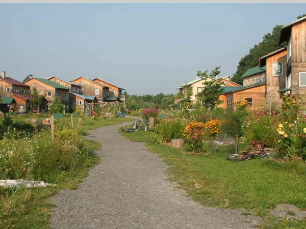 O modelo de vida sustentável das ecovilas