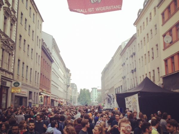 O dia dos trabalhadores foi de muito policiamento, festa e protestos na capital da Alemanha