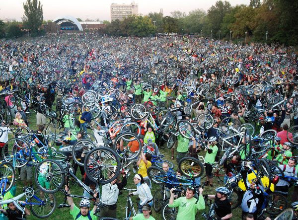 Bicicletas transformam cidades!, ou “Boa noite, somos a Massa Crítica!”