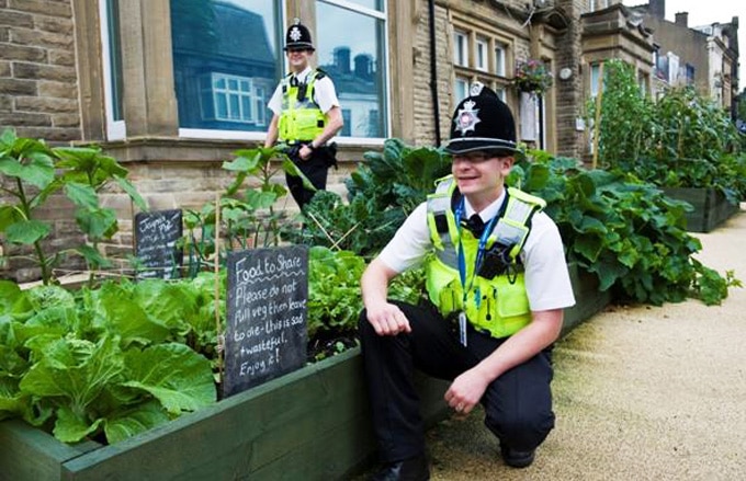 C554 incredible edible todmorden police station food to share incroyables comestibles w680