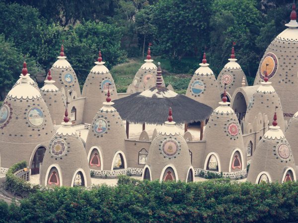 Casal faz mapa de ecovilas pela América afora