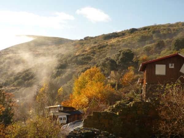 Conheça uma das comunidades que vivem em meio a natureza; Matavenero na Espanha
