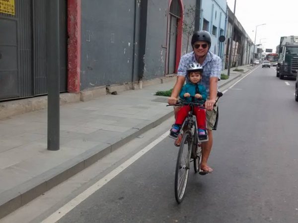 Paz, amor e bicicleta: A madame do sedã