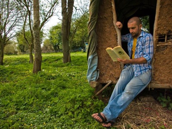 Será mesmo que é possível viver sem dinheiro?