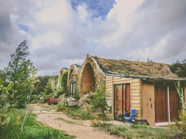 Sustentabilidade e auto-suficiência: 3 comunidades alternativas em um só documentário