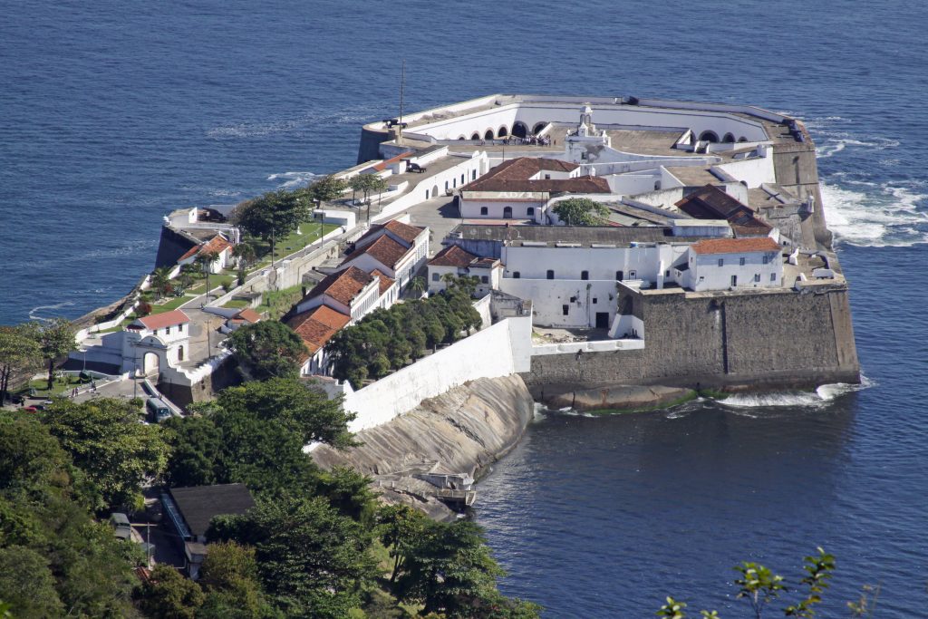 Fortaleza de Santa Cruz vista do Forte do Pico