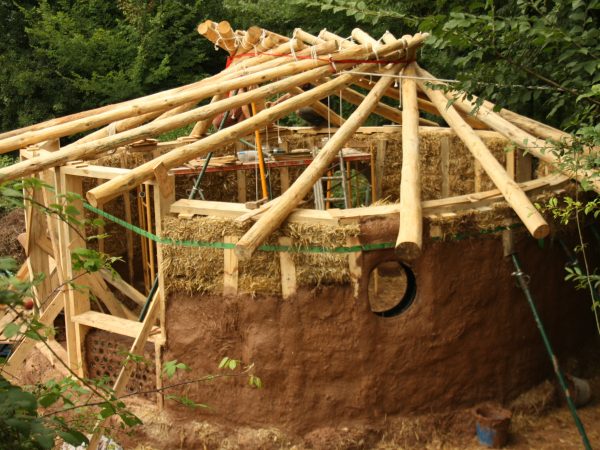 3 cartilhas de bioconstrução para você planejar a sua