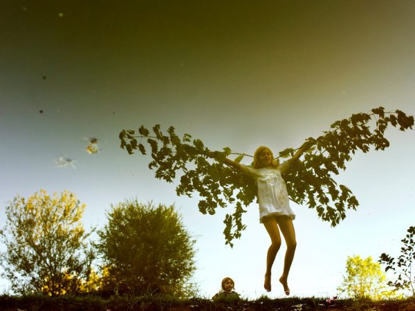 Com belas imagens, pai registra a infância dos seis filhos em meio a natureza (Fotos)