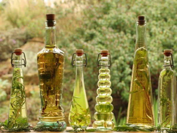 Vinagre aromatizado com ervas da sua horta