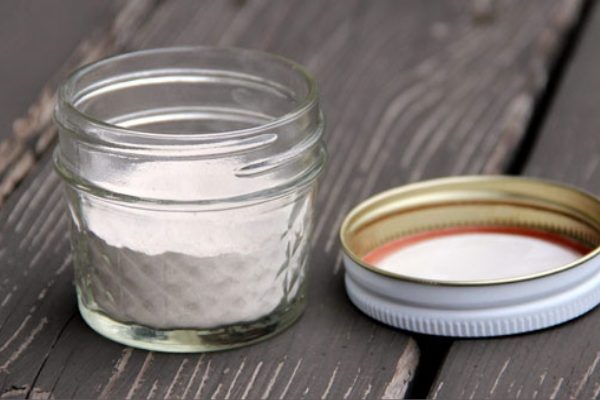 Faça em casa e surpreenda-se com esse “creme dental” natural