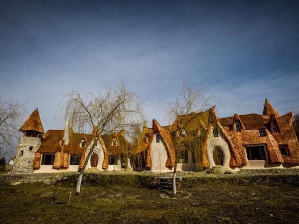 Uma bioconstrução inspirada em contos de fadas