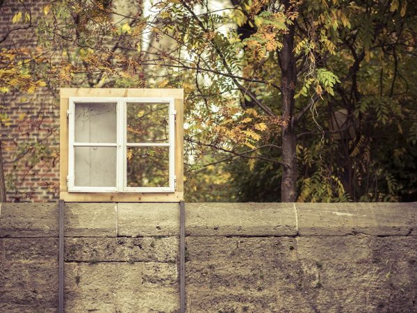 Faça você mesmo: Porta-cartas feito com janelas