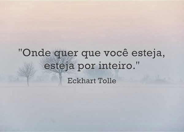 8 Frases de Eckhart Tolle que vão te fazer sentir o poder do agora