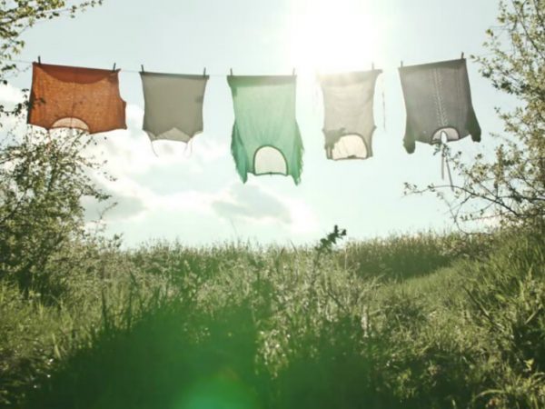 Roupas feitas a partir de PET: solução ecológica ou poluição ambiental?