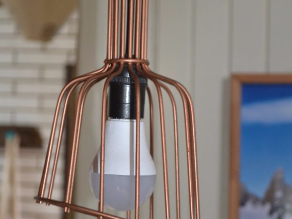 Transforme um colhedor de frutas e uma luminária moderna