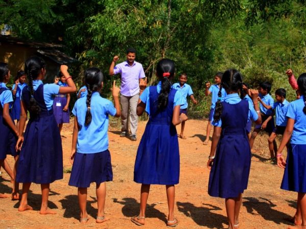 Play for Peace: organização que leva alegria a comunidades fragilizadas