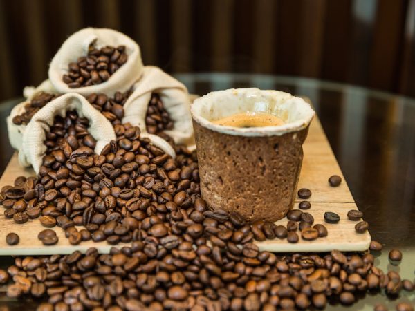 Alternativas para gerar menos lixo na hora de tomar um café