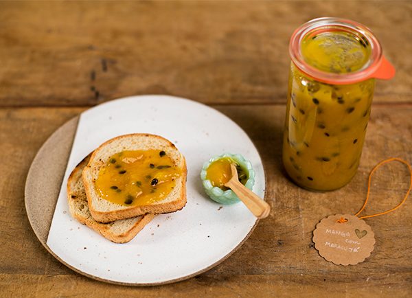 Aprenda a fazer uma saborosa geleia de maracujá com manga