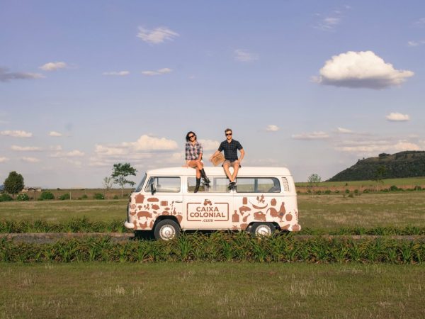 Casal viaja pelo interior do Brasil conectando o pequeno produtor com o consumidor urbano