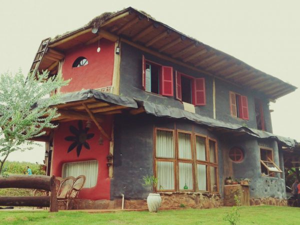 Casal constrói casa biosustentável no Oeste de Santa Catarina