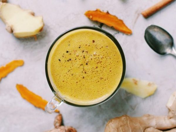 8 Bebidas à base de cúrcuma que são anti-inflamatórias