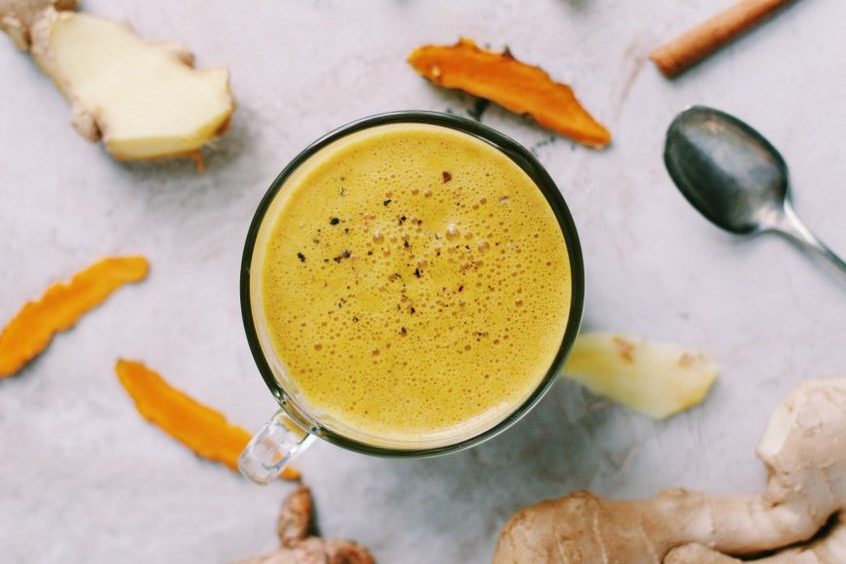 bebidas à base de cúrcuma