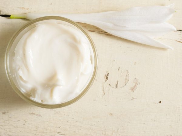 Aprenda a fazer creme antirrugas com ingredientes naturais