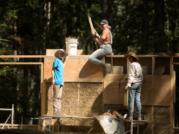 4 canais de mulheres que ensinam a como fazer manutenções e reformas