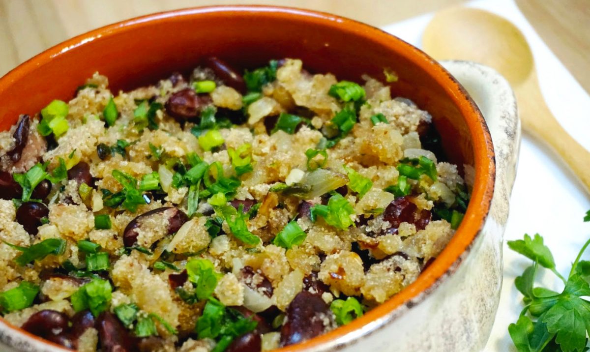 Aprenda a fazer feijão tropeiro vegano!