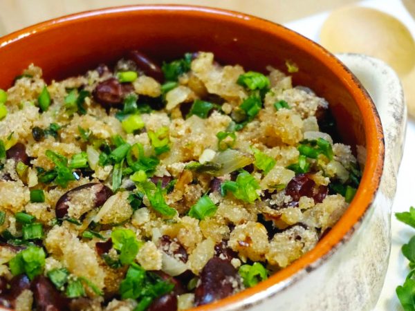 Aprenda a fazer feijão tropeiro vegano!