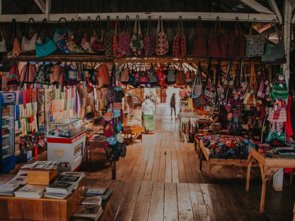 5 dicas de como achar roupas boas no brechó