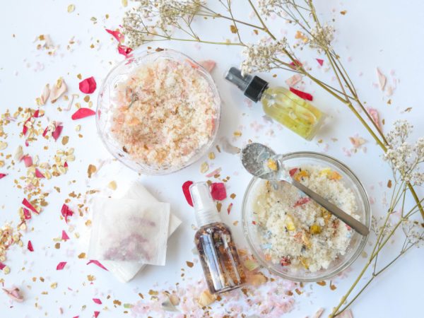 Aprenda como fazer um kit completo de cosméticos naturais