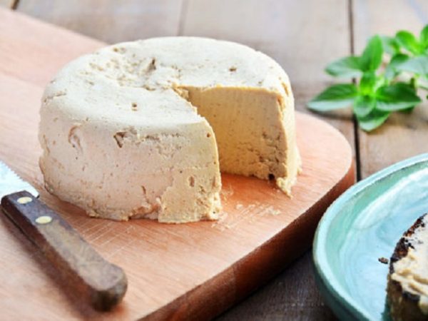 Aprenda a fazer 3 tipos de queijo vegano