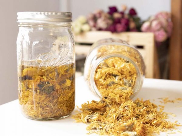 Óleos terapêuticos por infusão de ervas