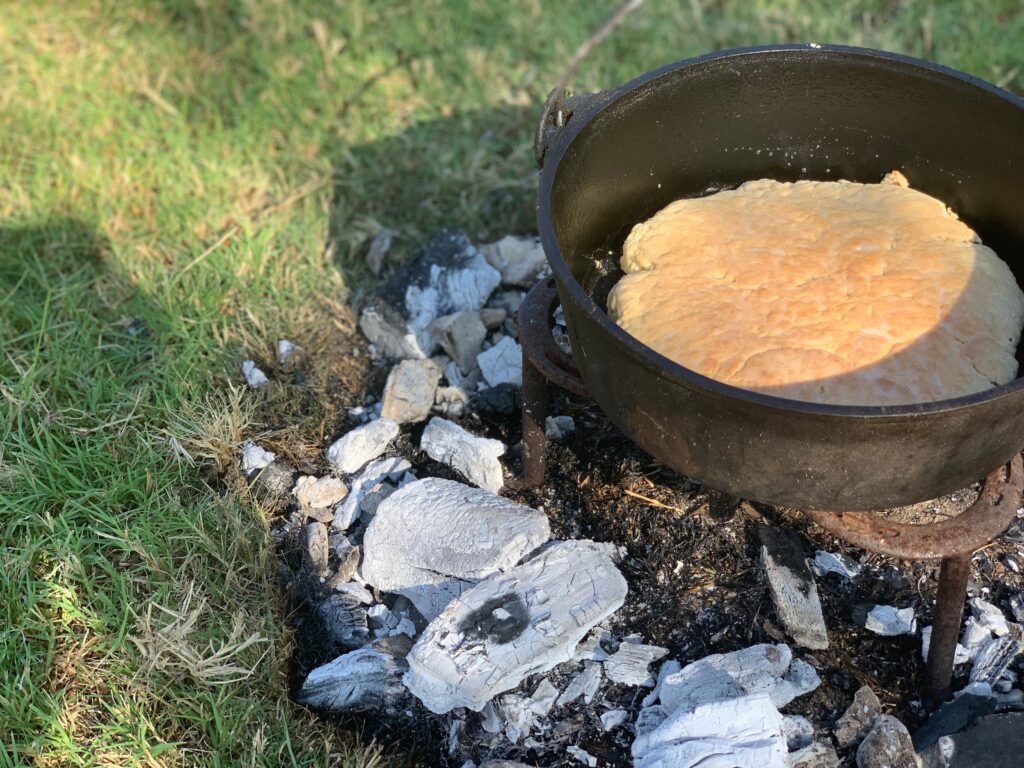 pão de acampamento sem forno
