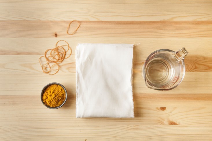 Aprenda como tingir tecidos com cúrcuma