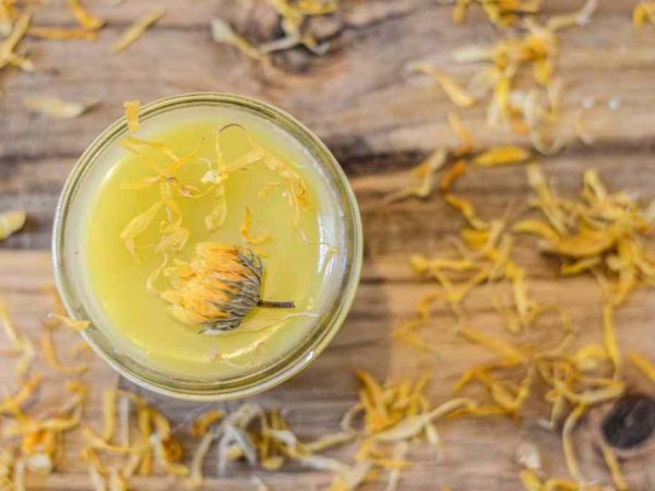 Aprenda como fazer uma pomada natural para assaduras