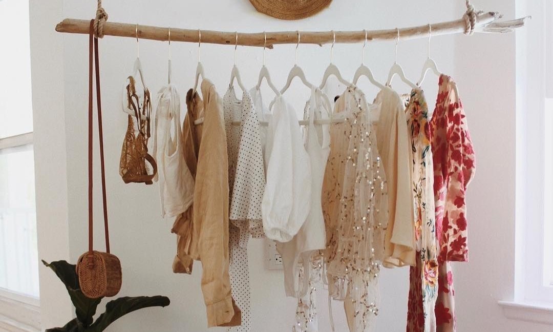 roupas essenciais de primavera e verão